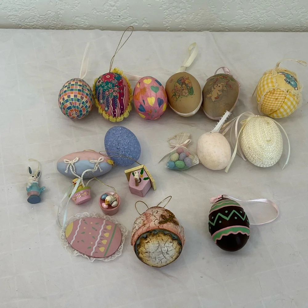Lot of 17 vintage Easter egg decor plastic kitschy ornament porcelain crackle‎